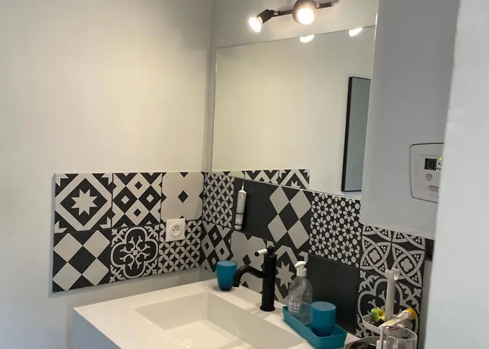 Petite Maison De Avec Jardin Quartier Calme * Νιμ